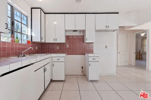 $940,000 | 711 North Priscilla Lane, Burbank, CA 91505