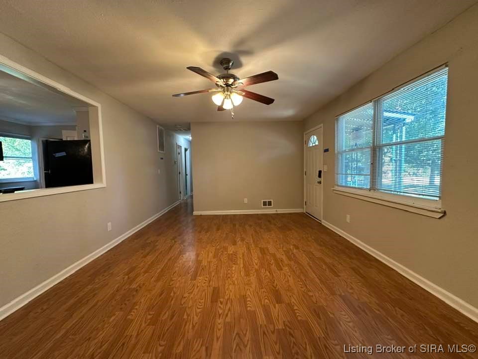 11435 Bradford Road Greenville, IN 47124 - Photo 4 of 32 Living Room