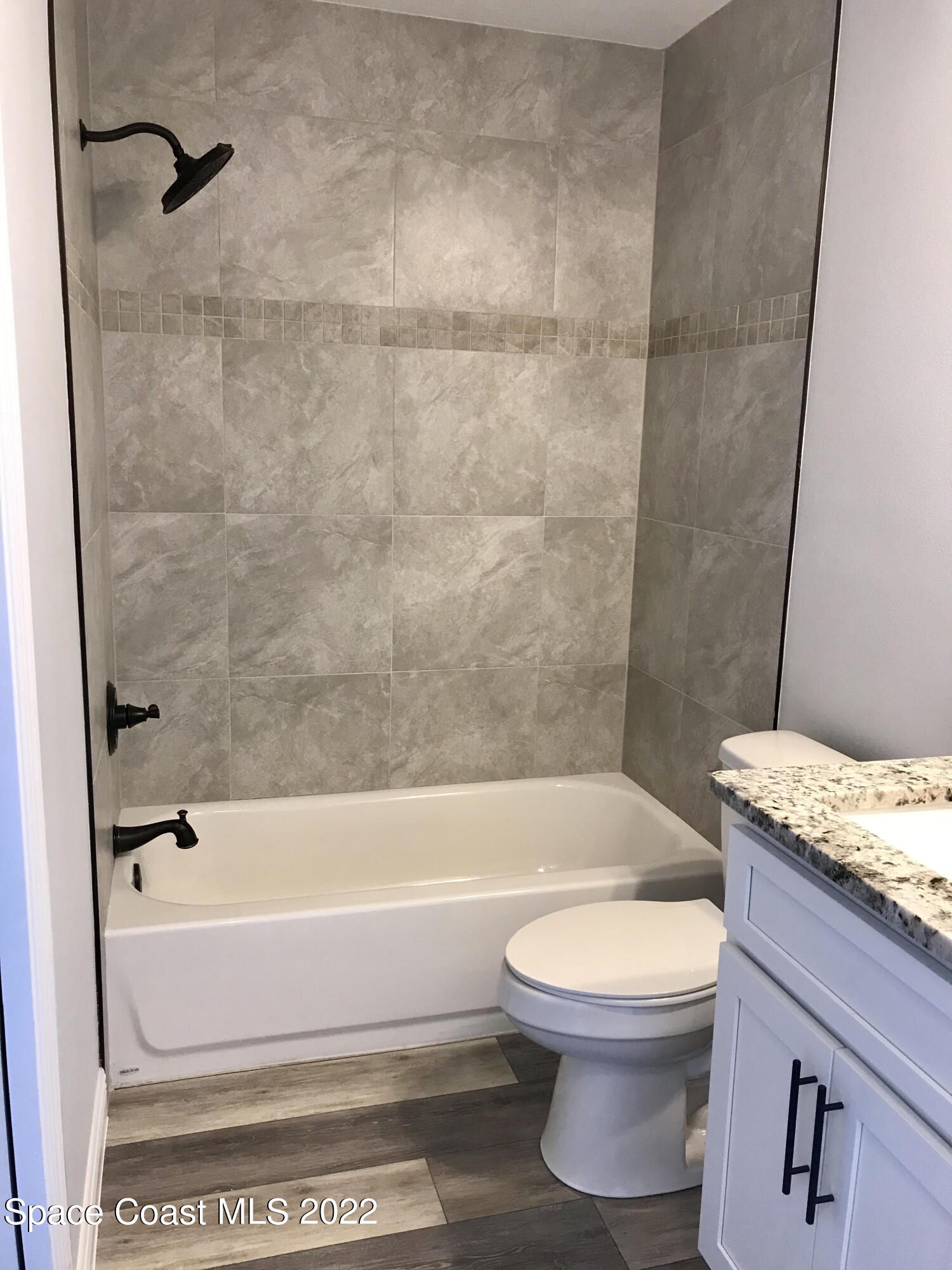 4035 Grant Line Road Mims, FL 32754 - Photo 8 of 18 a bathroom with a toilet and a bath tub