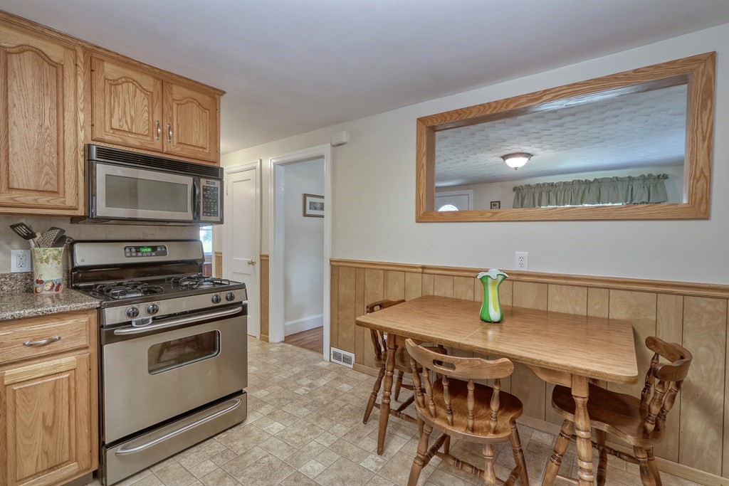 9 Lee Road Sharon, MA 02067 - Photo 7 of 19 Gallery Image 7