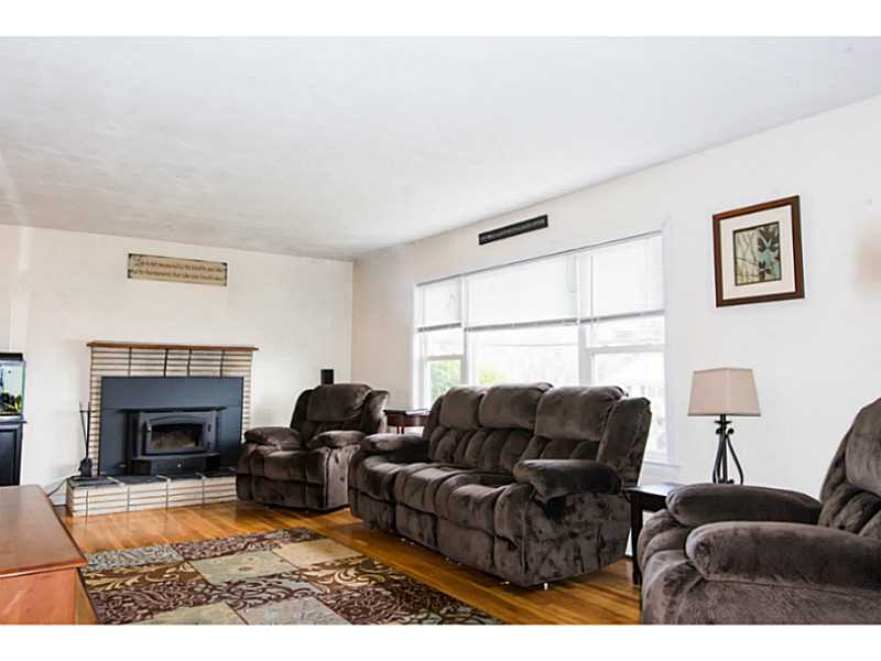 615 Turner Road Middletown, RI 02842 - Photo 3 of 14 Living Room.