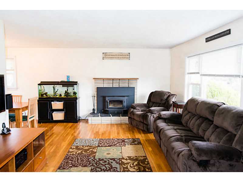 615 Turner Road Middletown, RI 02842 - Photo 4 of 14 Living Room.