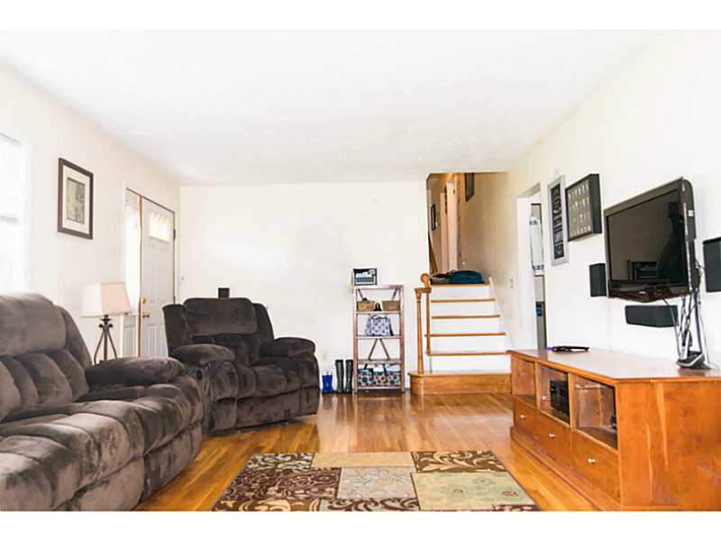 615 Turner Road Middletown, RI 02842 - Photo 5 of 14 Living Room.