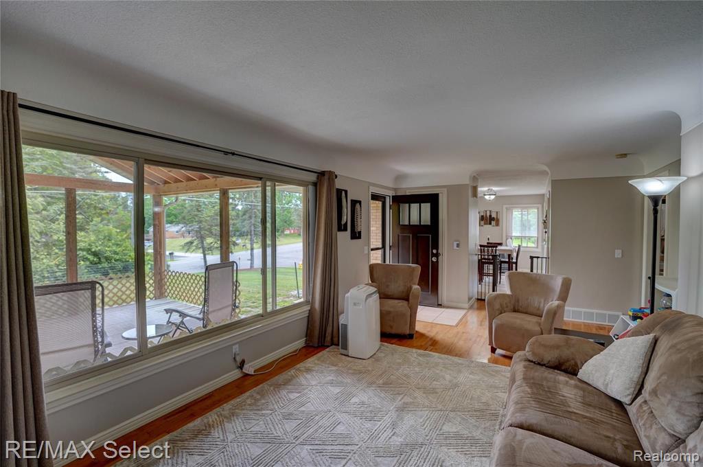 7303 East River Road Flushing, MI 48433 - Photo 16 of 30