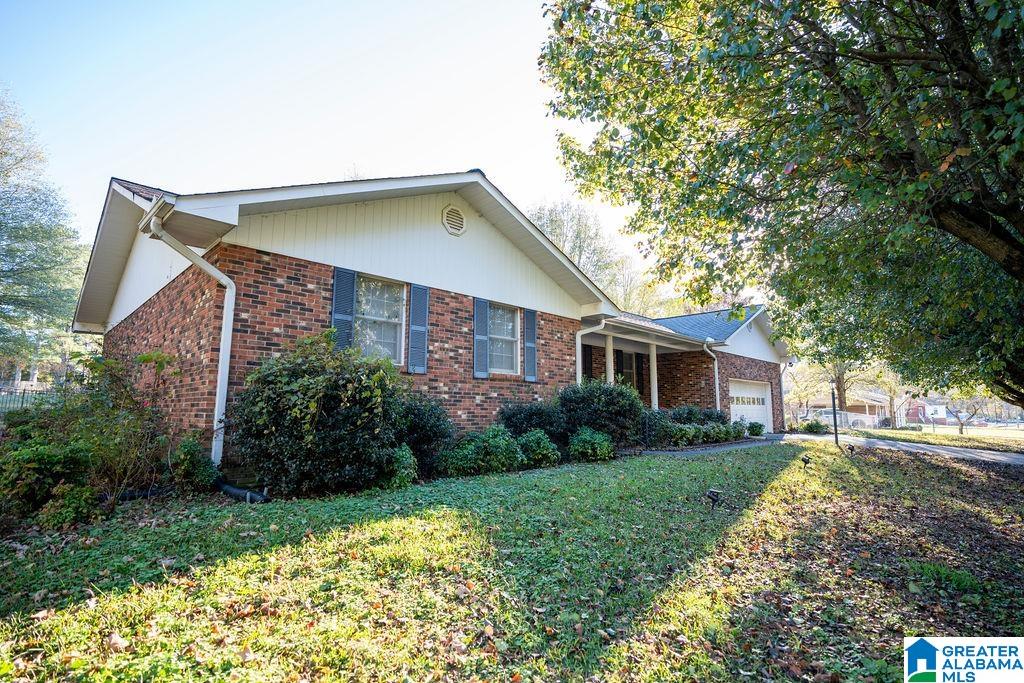 605 Magnolia Avenue Oneonta, AL 35121 - Photo 2 of 28