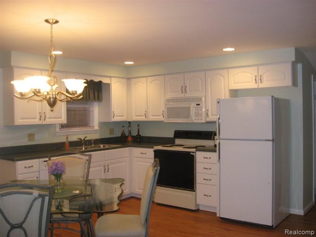 951 Capac Road Allenton, MI 48002 - Photo 3 of 9 Kitchen