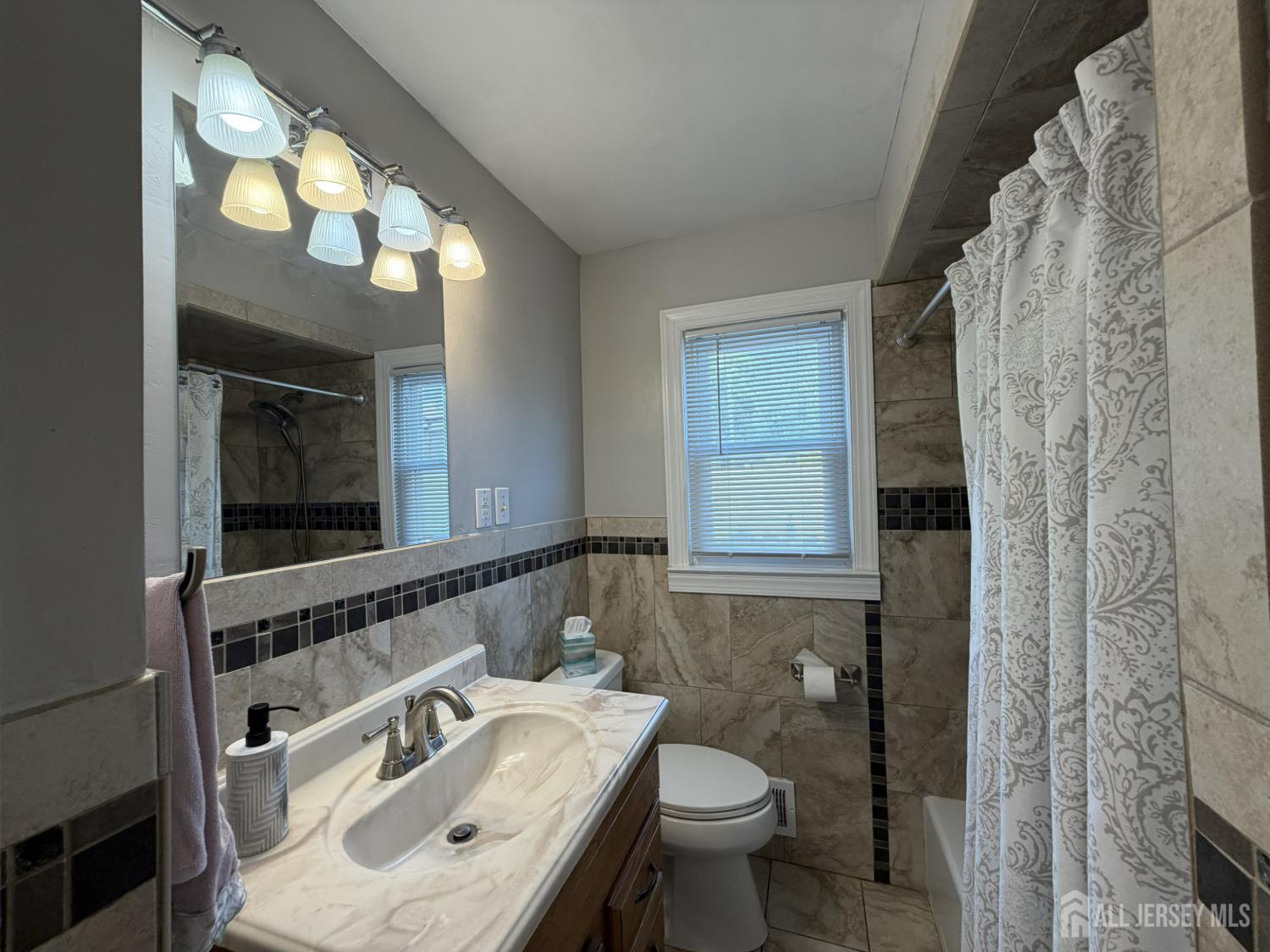 36 Maplewood Avenue Colonia, NJ 07067 - Photo 19 of 30