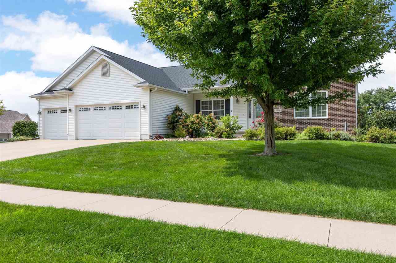 2230 Newcastle Road Marion, IA 52302 - Photo 2 of 41 Gallery Image 2