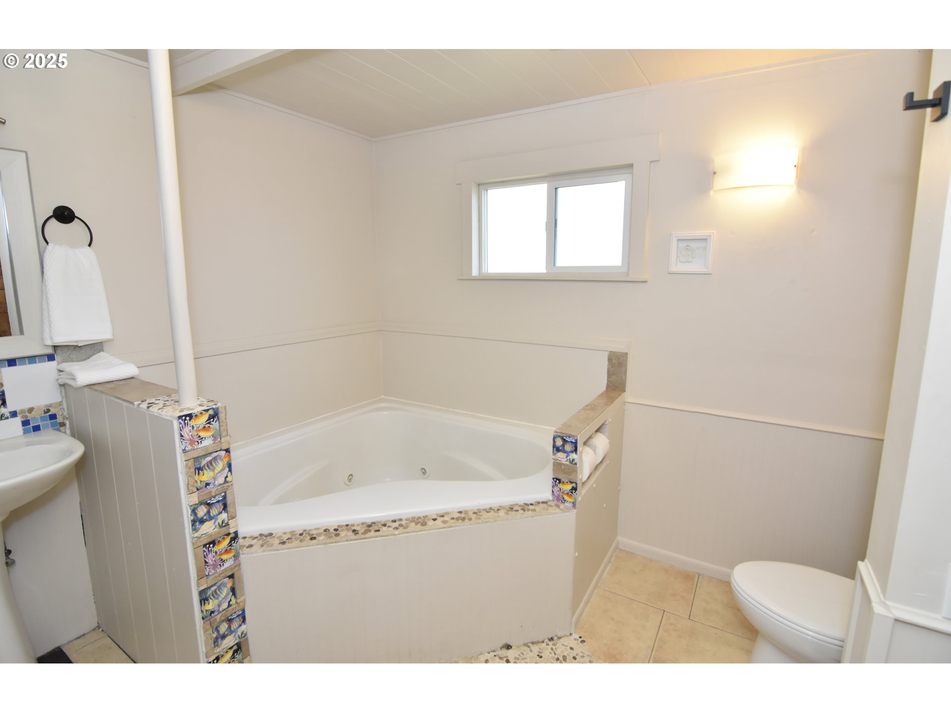 25745 Jeans Road Veneta, OR 97487 - Photo 19 of 42 Bathroom