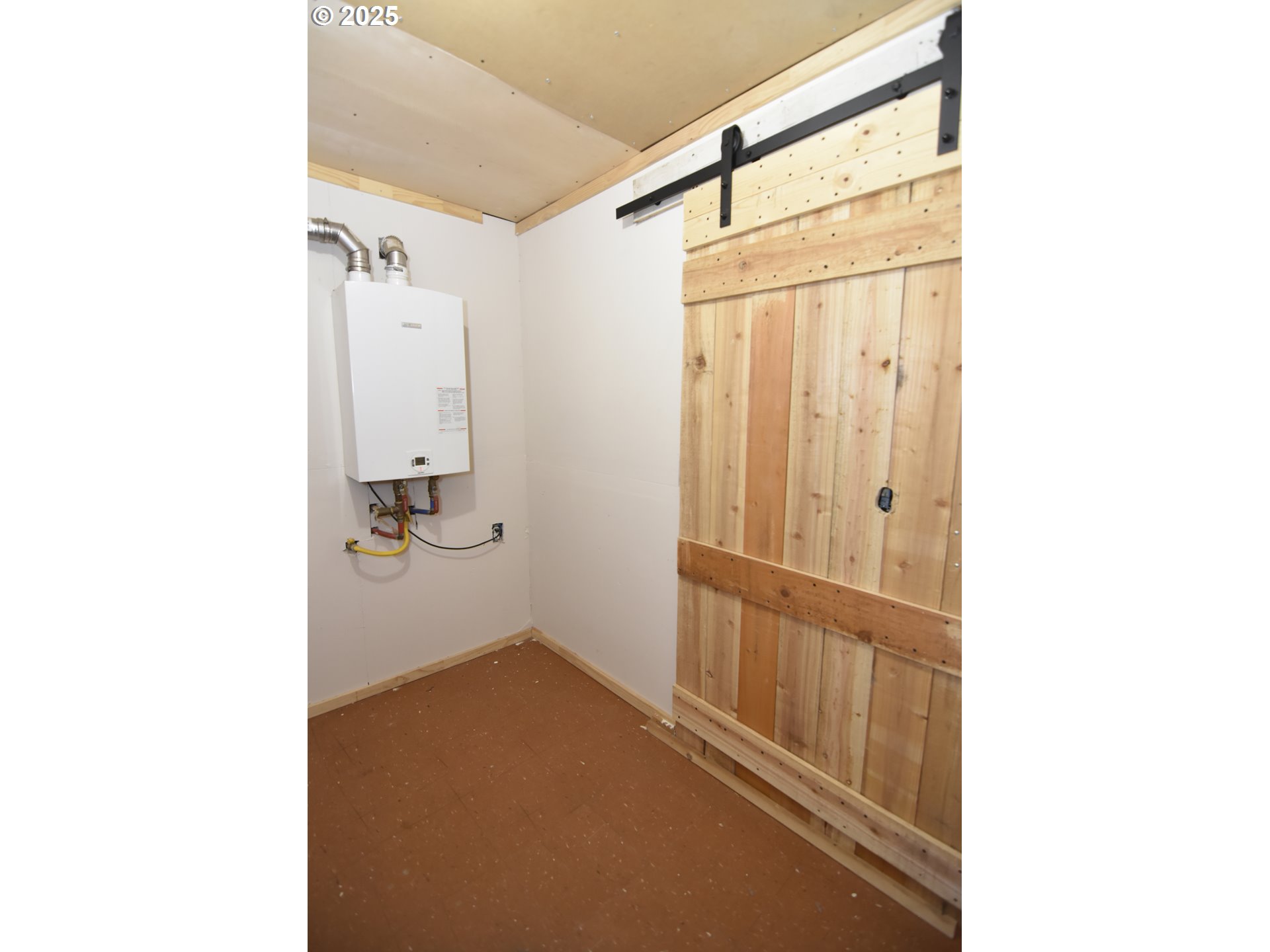 25745 Jeans Road Veneta, OR 97487 - Photo 20 of 42 Utility Room