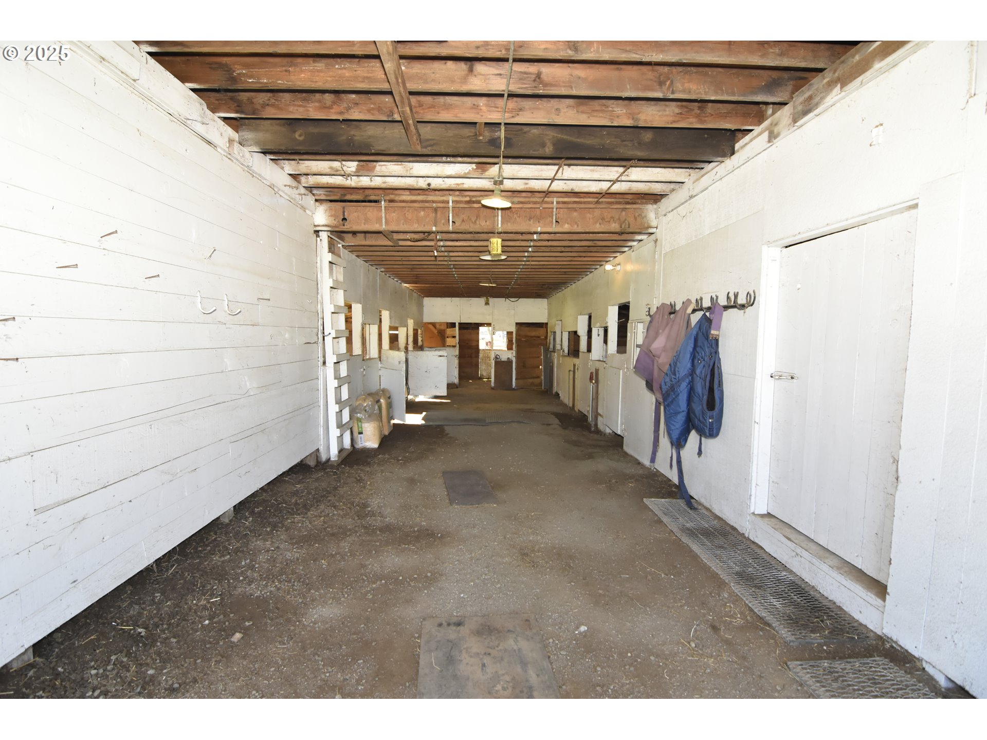 25745 Jeans Road Veneta, OR 97487 - Photo 27 of 42 Barn