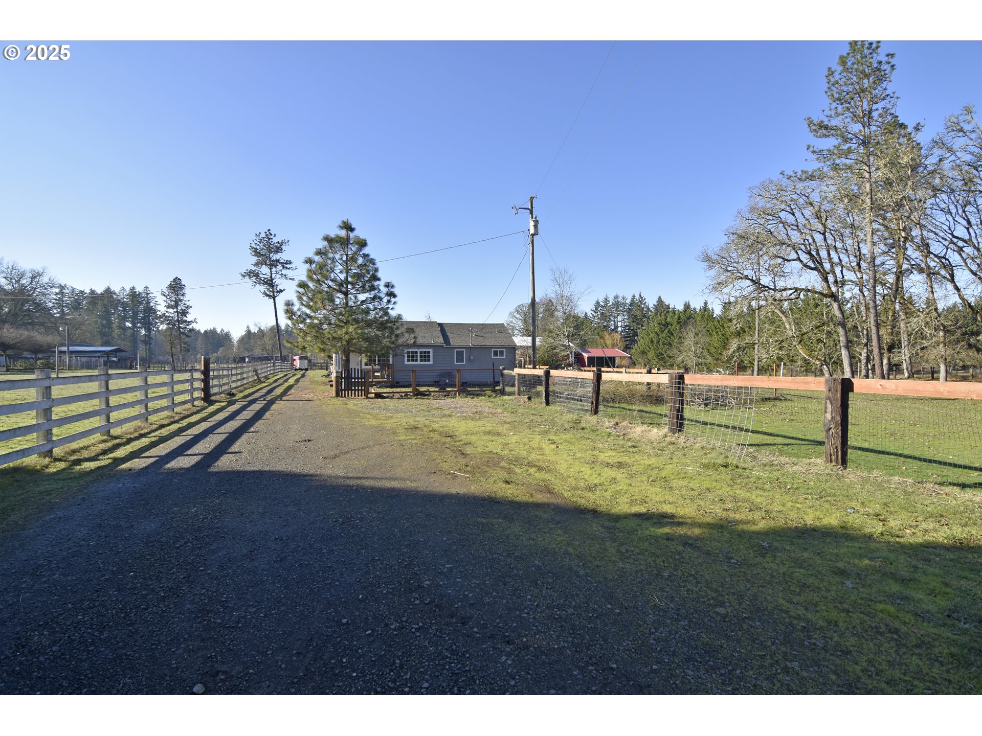 25745 Jeans Road Veneta, OR 97487 - Photo 4 of 42 Driveway