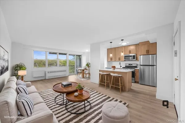 $379,000 | 825 Morrison Avenue, Unit 4G | Soundview