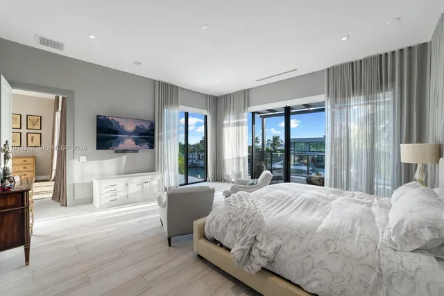 $7,700,000 | 1970 Northeast 119th Road, North Miami, FL 33181