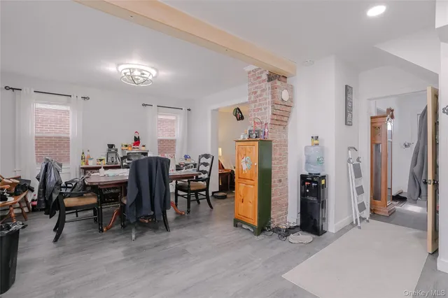 a view of a livingroom with furniture and a livingroom