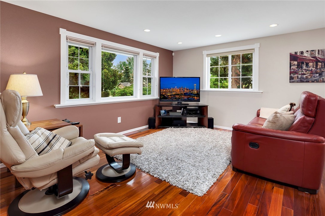 2000 Northeast 20th Street Renton, WA 98056 - Photo 2 of 22