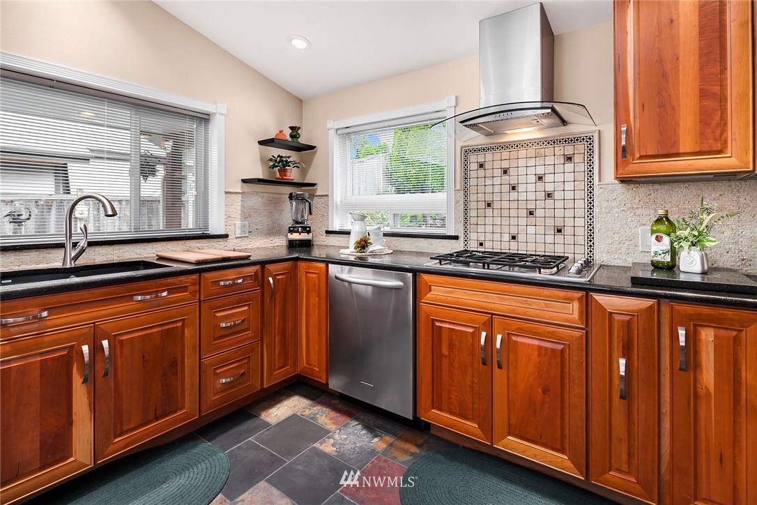 2000 Northeast 20th Street Renton, WA 98056 - Photo 11 of 22