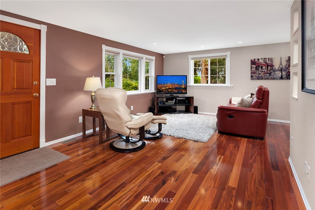 2000 Northeast 20th Street Renton, WA 98056 - Photo 4 of 22