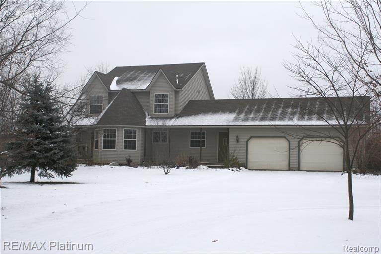 10466 Rustic Rdg Lane Fenton, MI 48430 - Photo 1 of 18 rustic 1.jpg