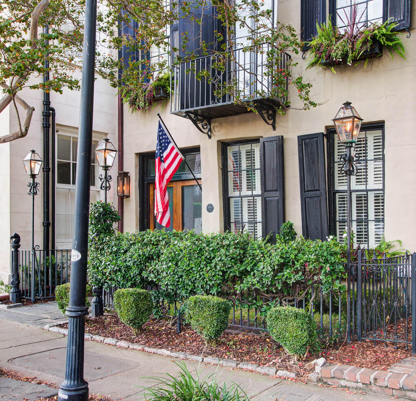 20 South Adgers Wharf Charleston, SC 29401 - Photo 4 of 48 cropped front photo