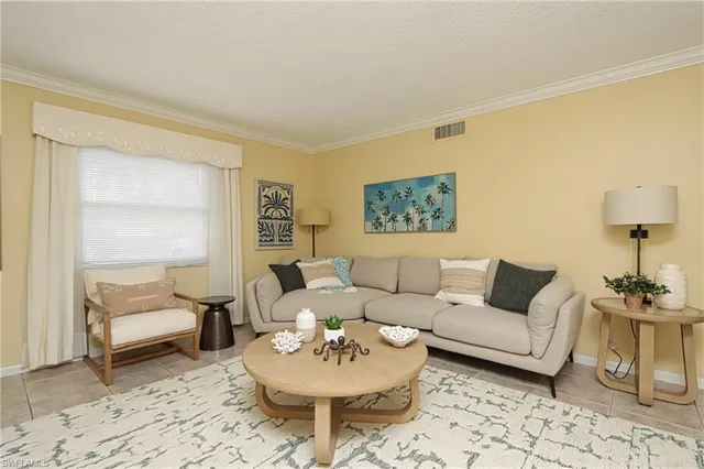 $2,800 | 940 3rd Street South, Unit 101, Naples, FL 34102