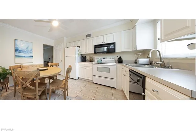 $2,800 | 940 3rd Street South, Unit 101, Naples, FL 34102