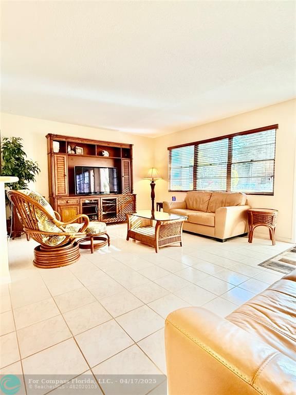 42 Tilford C, Unit 42 Deerfield Beach, FL 33442 - Photo 5 of 50 a living room with furniture and a large window