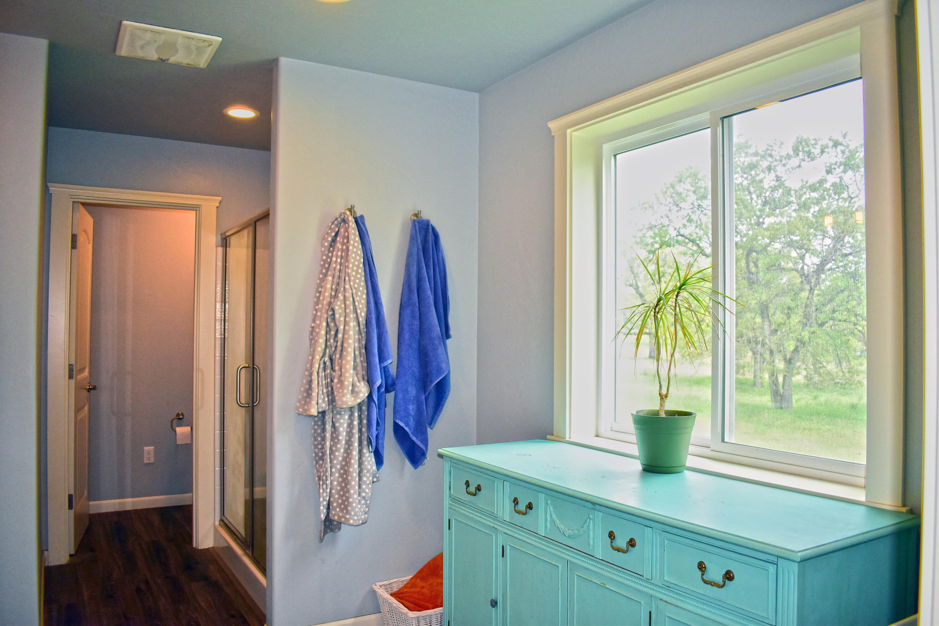 13822 Perry Road White City, OR 97503 - Photo 16 of 39 Primary Bathroom with Views, Shower, Double Vanities & Separate Toilet Room.