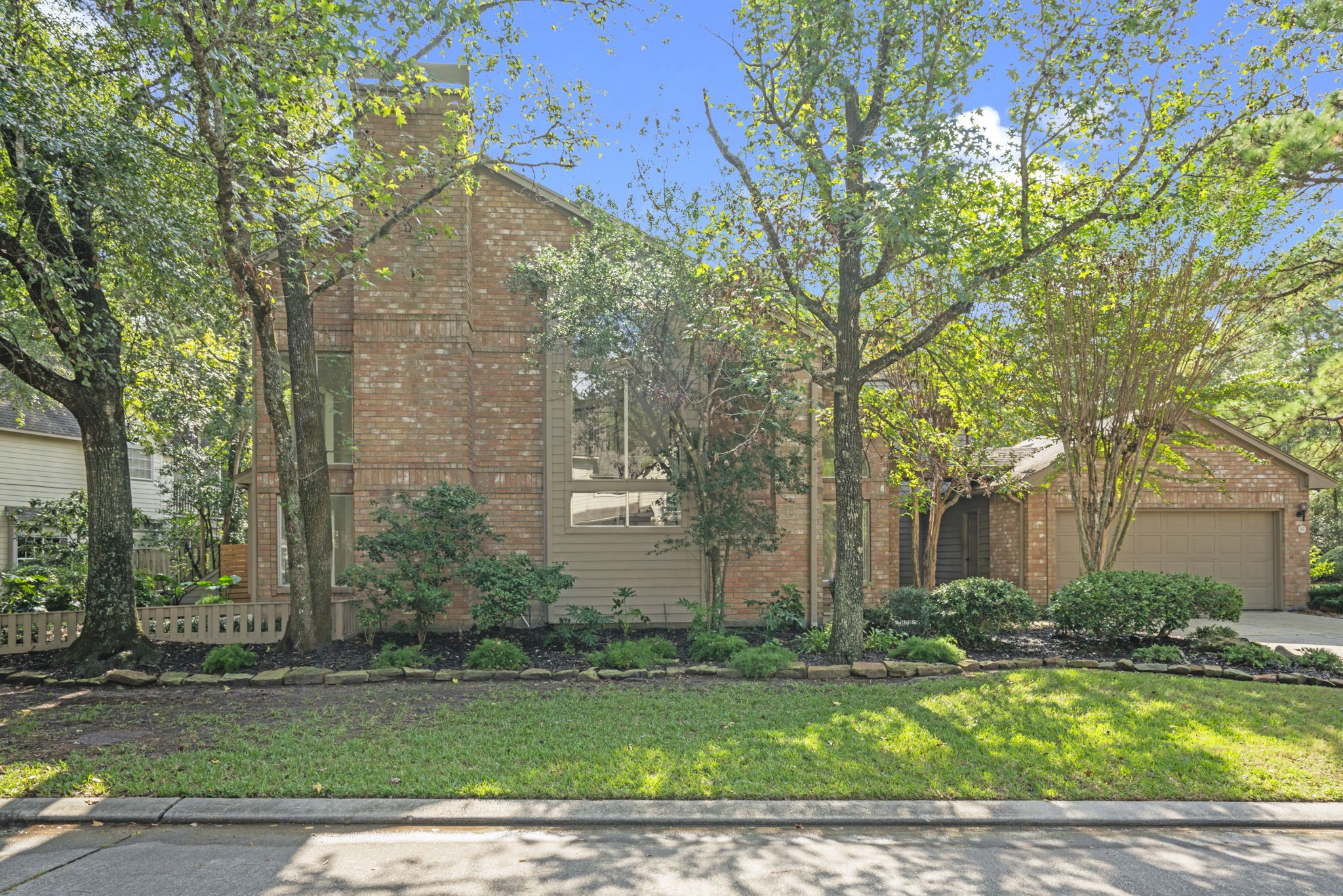 45 North Lakeridge Circle Spring, TX 77381 - Photo 2 of 35