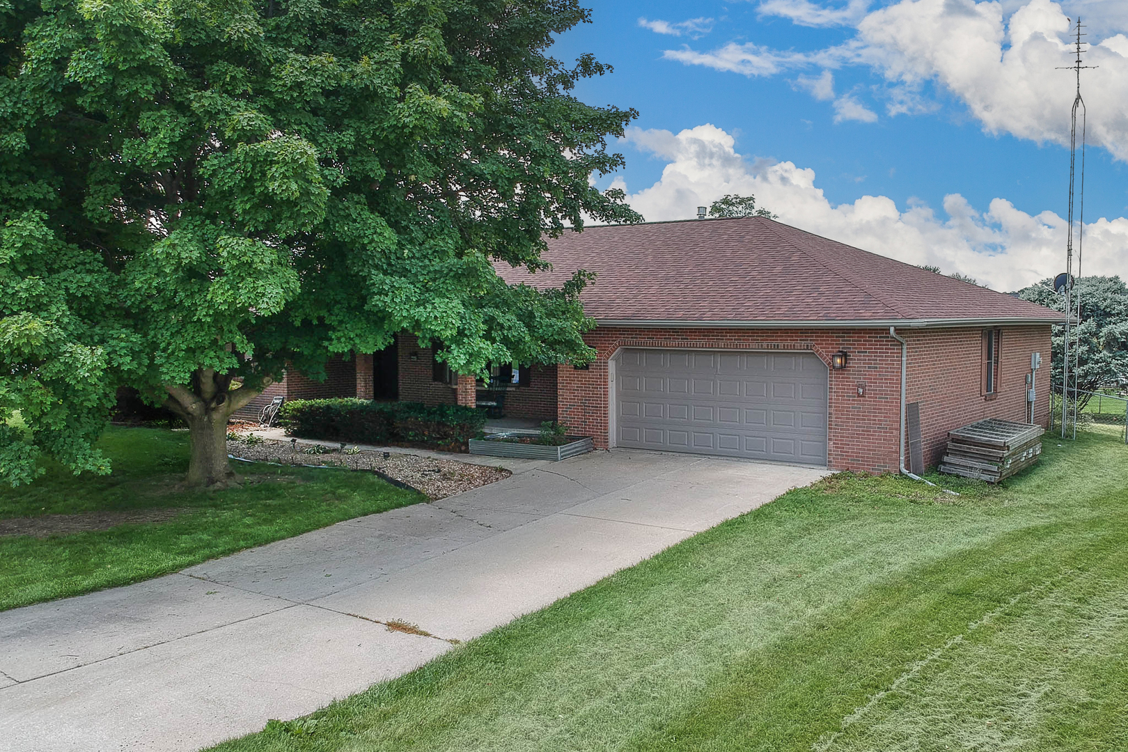 404 Sunset Drive Colfax, IL 61728 - Photo 3 of 33