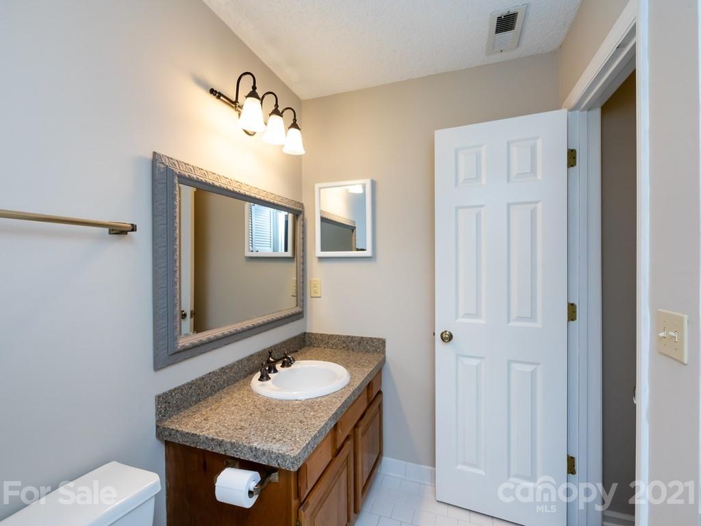 226 Queens Road, Unit 79 Charlotte, NC 28204 - Photo 29 of 35 Gallery Image 29