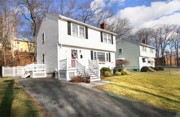 24 Intervale Road Waltham, MA 02453 - Photo 2 of 23