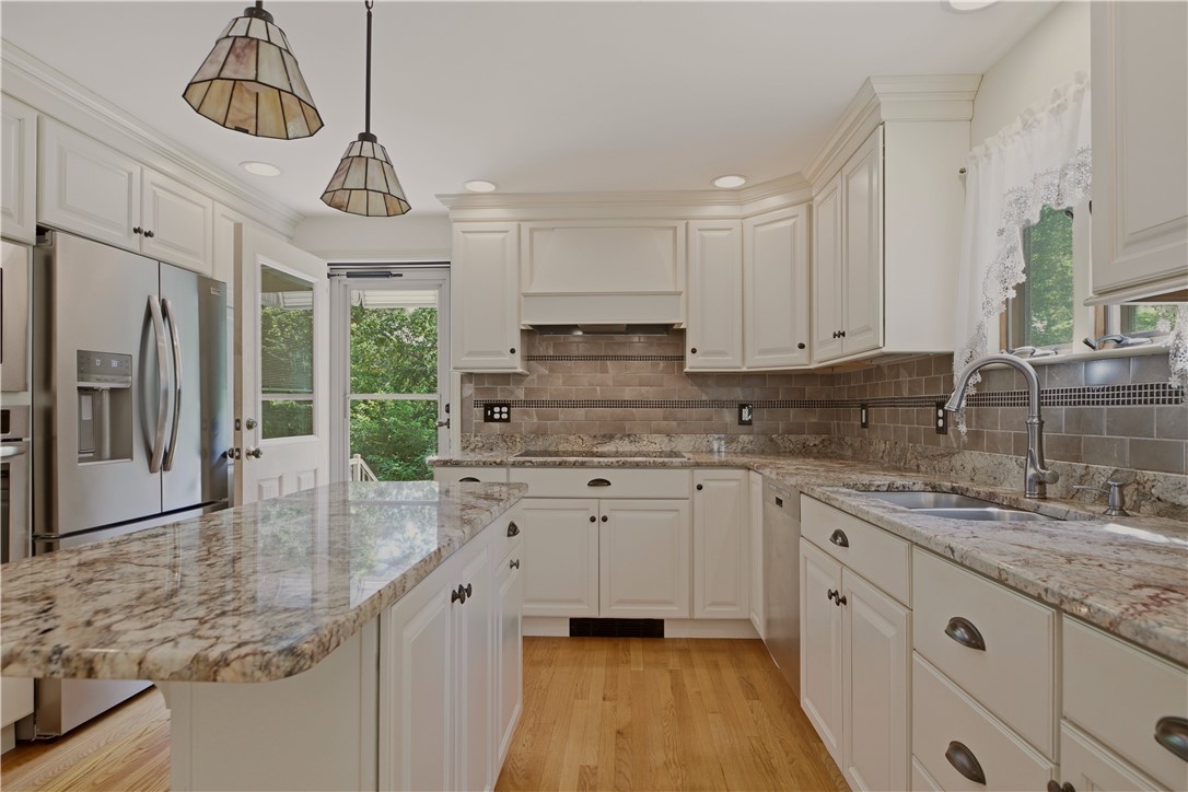46 Beth Road Tiverton, RI 02878 - Photo 9 of 40 Gallery Image 9