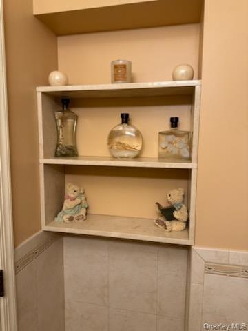 23 Notingham Circle, Unit 23 Peekskill, NY 10566 - Photo 11 of 12 Detailed view of wainscoting