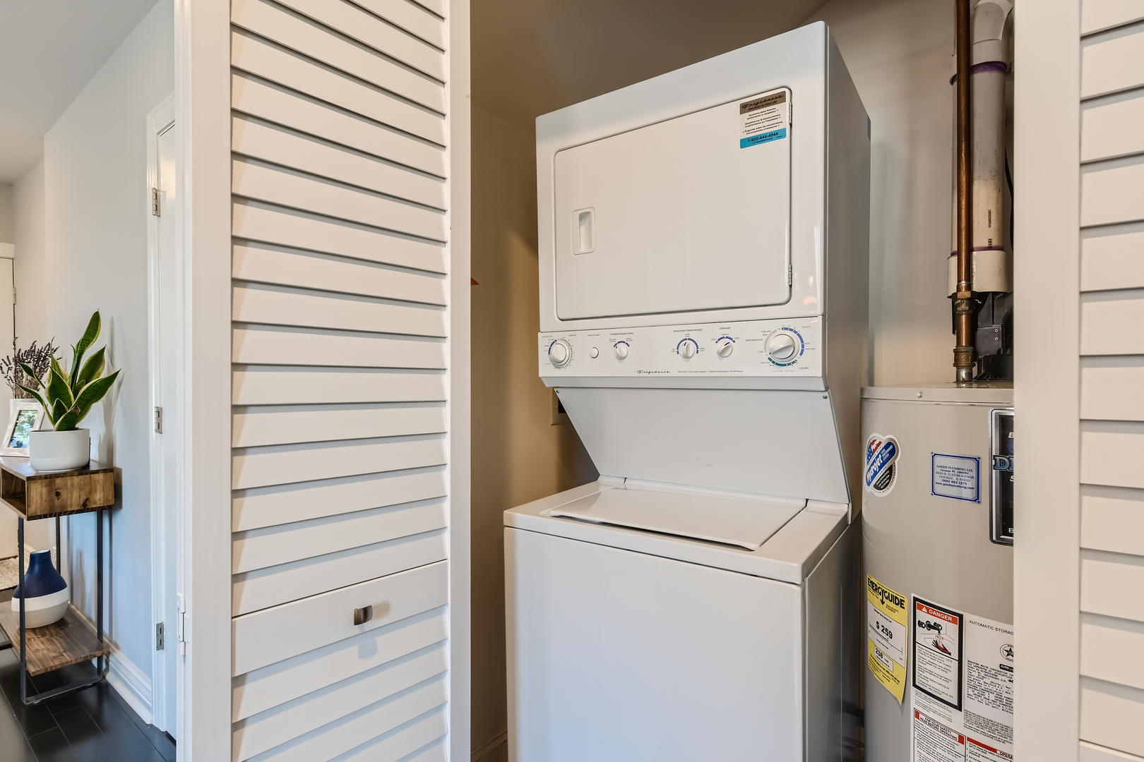 3258 North Racine Avenue, Unit 2 Chicago, IL 60657 - Photo 14 of 17 Gallery Image 14