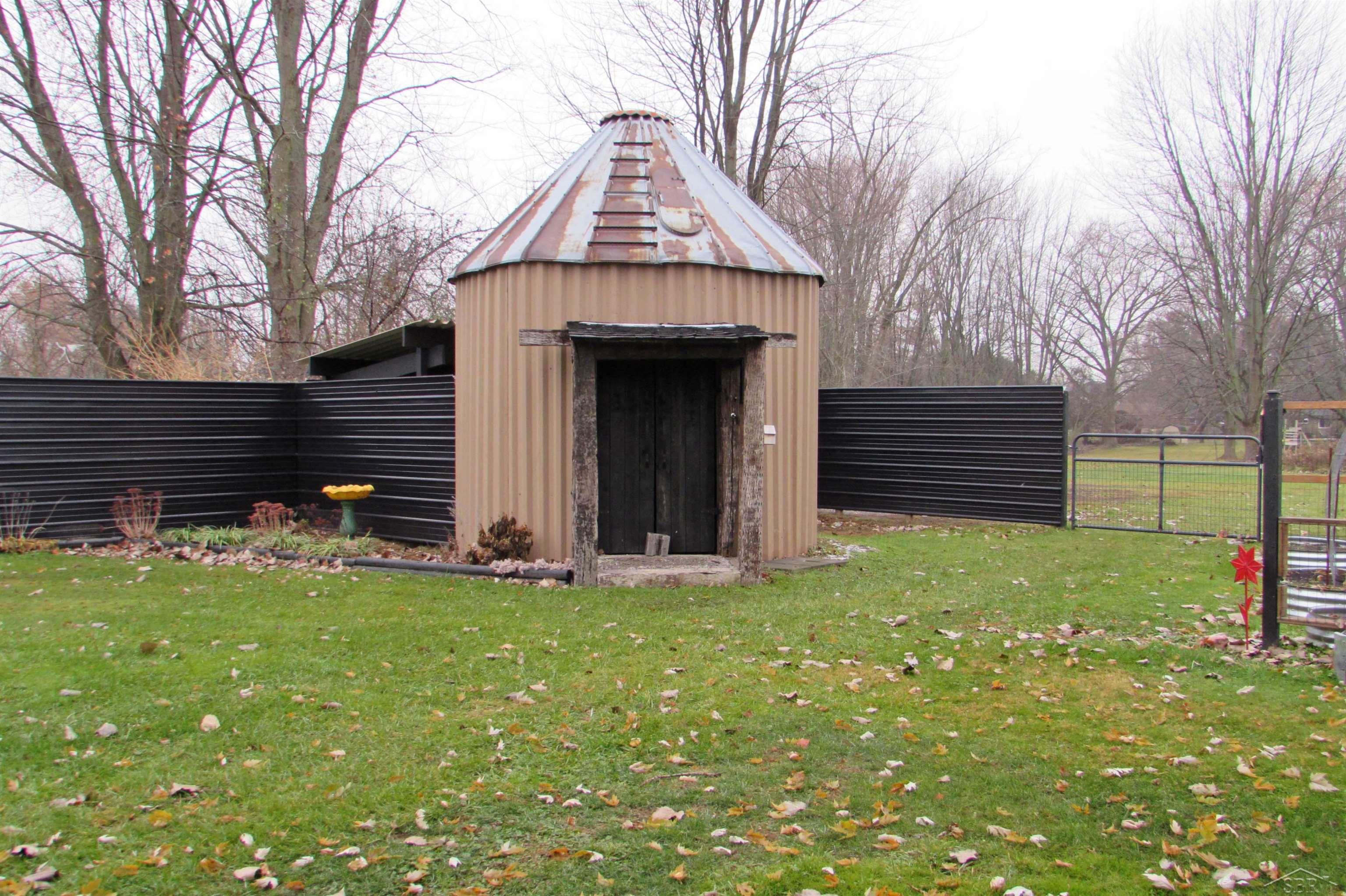 130 Bacon Road Saginaw, MI 48609 - Photo 15 of 40 50194792-3d7efbd6-c0f7-415f-b74a-aa9ada799410.JPG