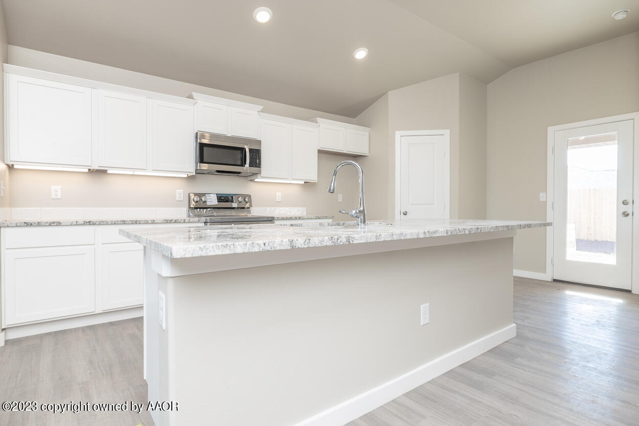 1537 Montaluse Road Amarillo, TX 79118 - Photo 2 of 17 Kitchen