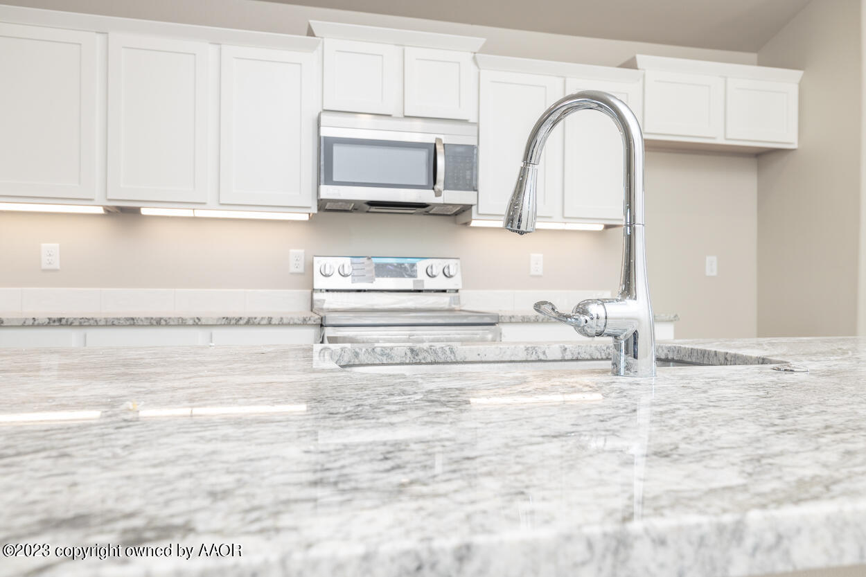 1537 Montaluse Road Amarillo, TX 79118 - Photo 3 of 17 Kitchen