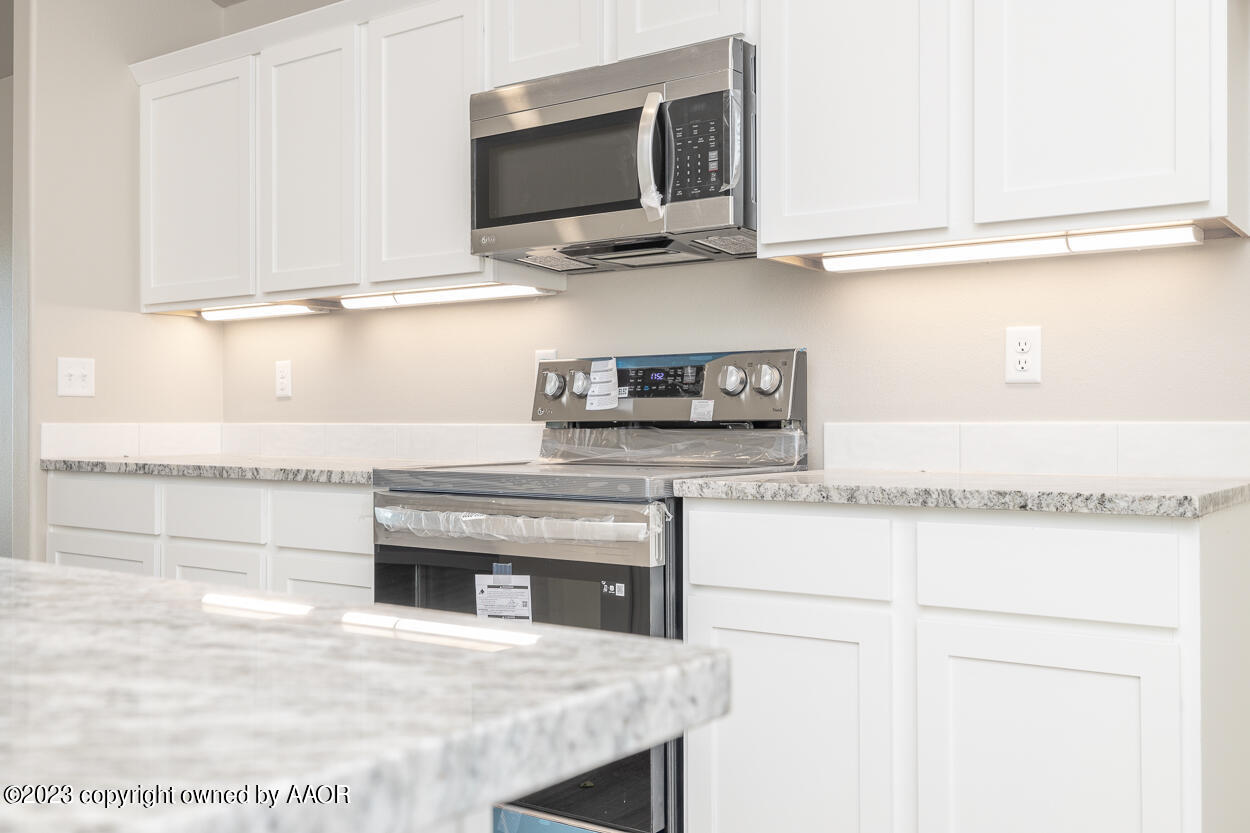 1537 Montaluse Road Amarillo, TX 79118 - Photo 4 of 17 Kitchen