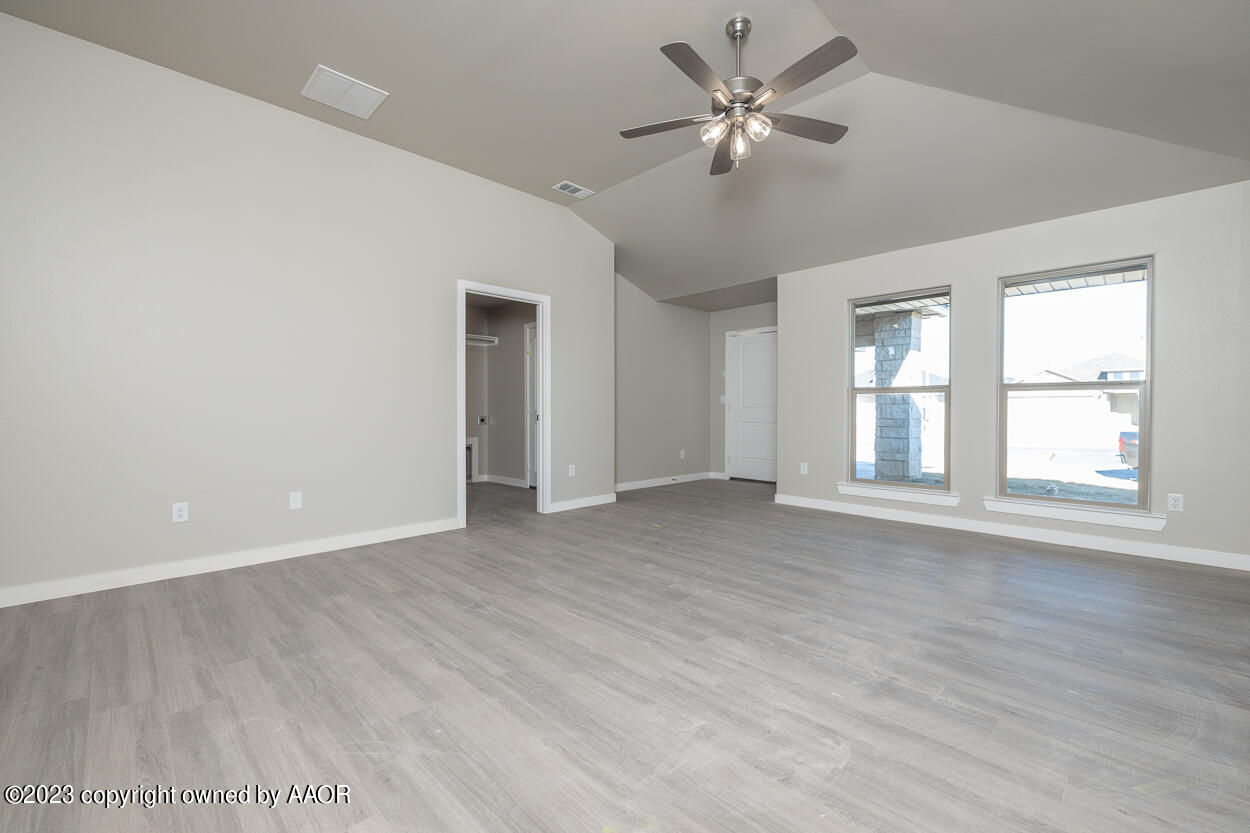 1537 Montaluse Road Amarillo, TX 79118 - Photo 5 of 17 Living Room