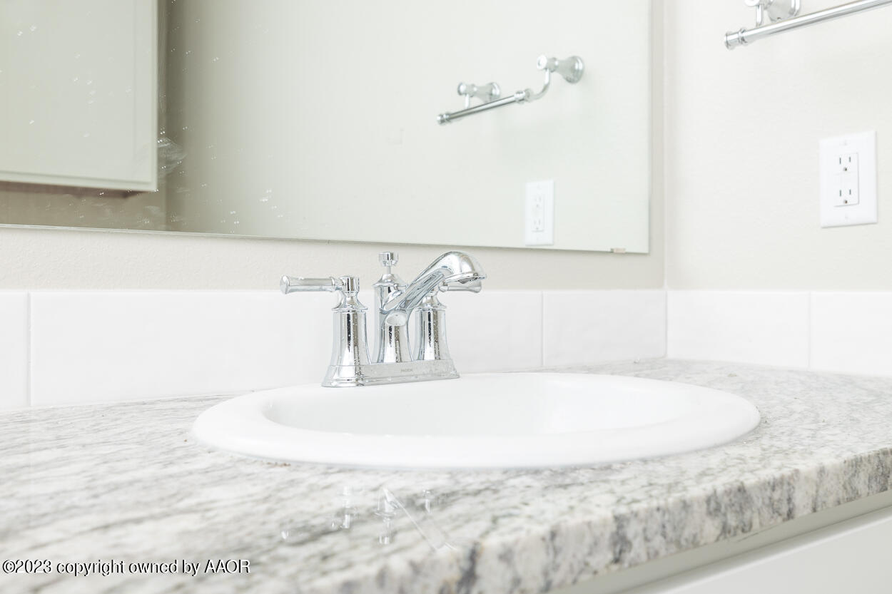 1537 Montaluse Road Amarillo, TX 79118 - Photo 9 of 17 Master Bath