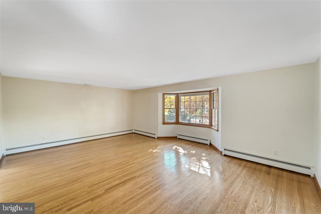 688 Beatty Road Springfield, PA 19064 - Photo 5 of 40
