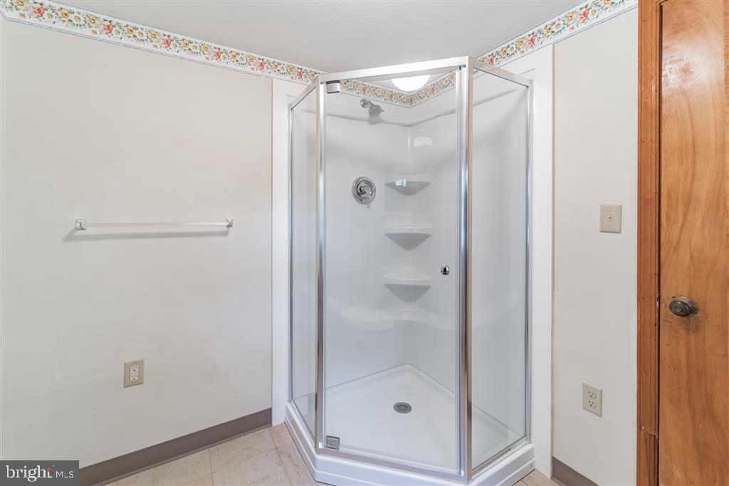 688 Beatty Road Springfield, PA 19064 - Photo 7 of 40