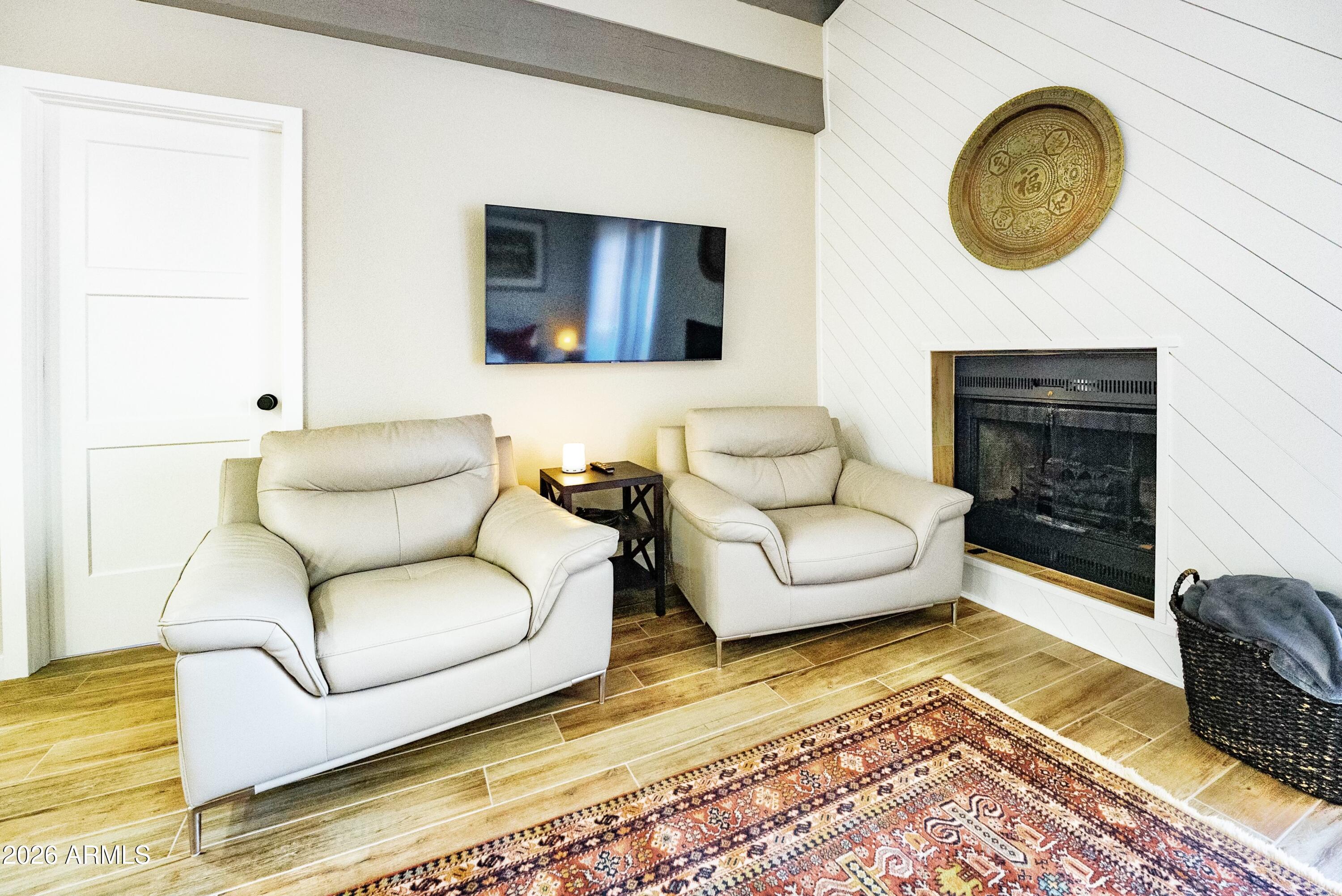 65 Verde Valley School Road, Unit B9 Sedona, AZ 86351 - Photo 11 of 36 Cozy Quality Furniture Conveys