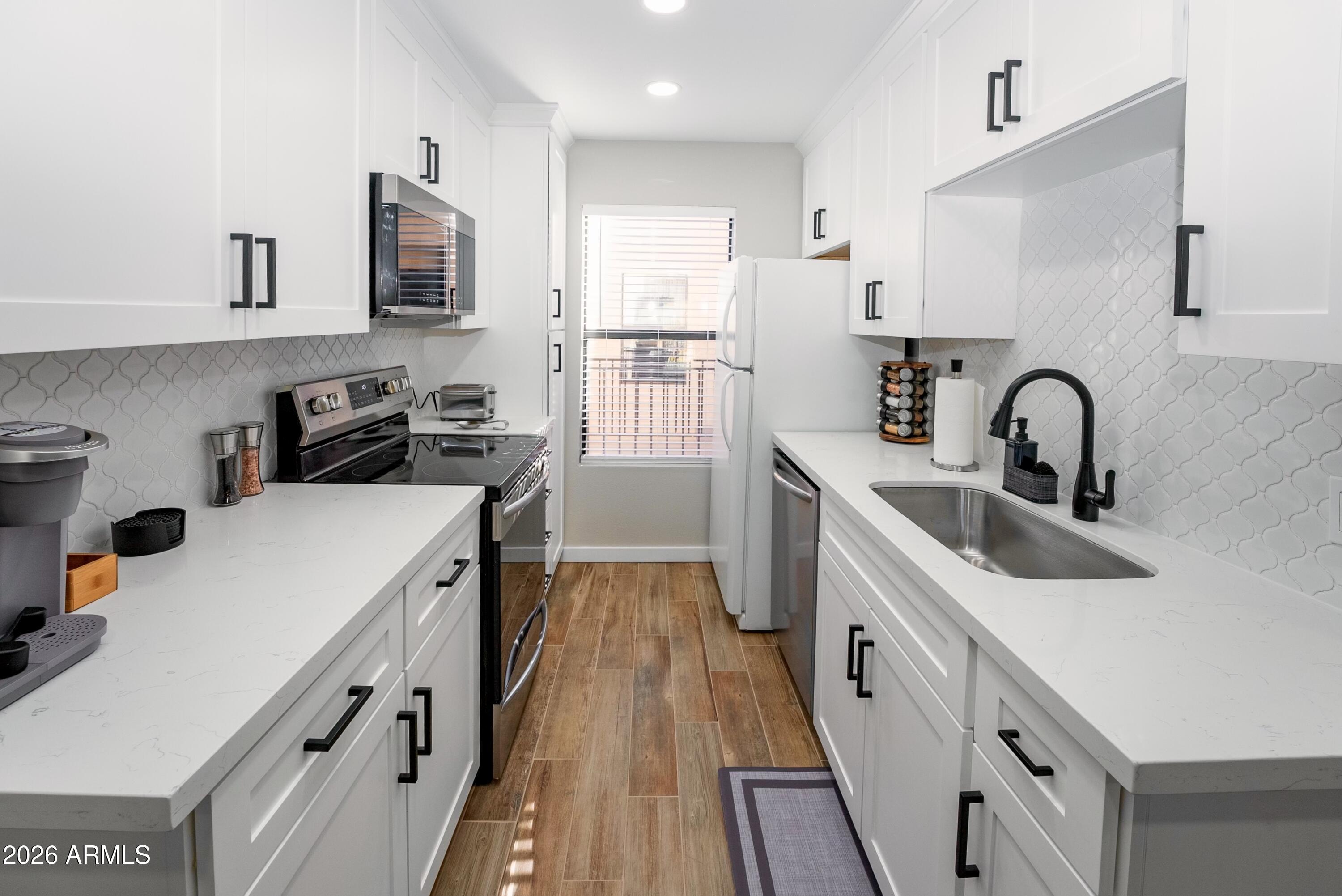 65 Verde Valley School Road, Unit B9 Sedona, AZ 86351 - Photo 15 of 36 Hard Surface Countertops & SS Appliances