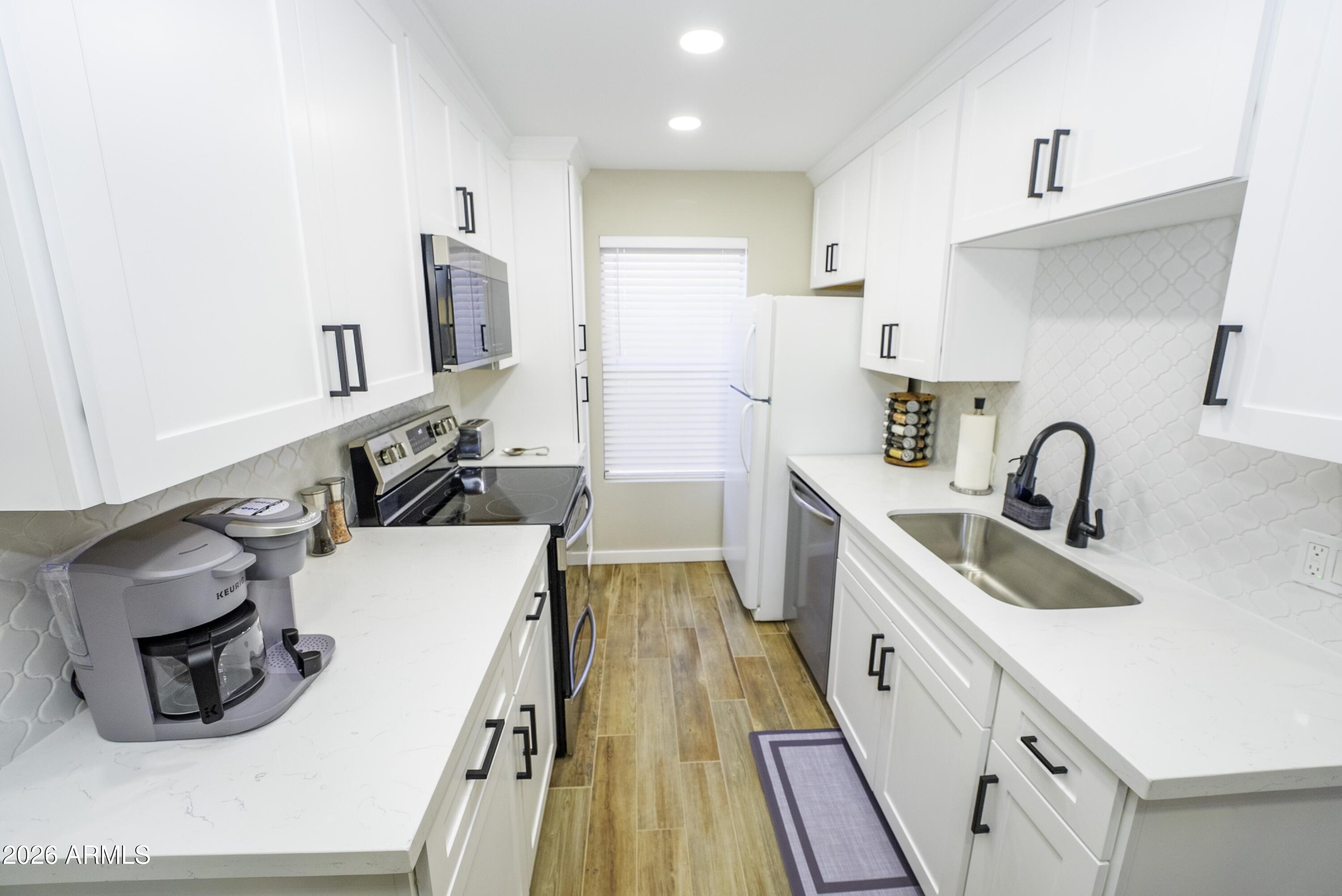 65 Verde Valley School Road, Unit B9 Sedona, AZ 86351 - Photo 16 of 36 Hard Surface Countertops & SS Appliances