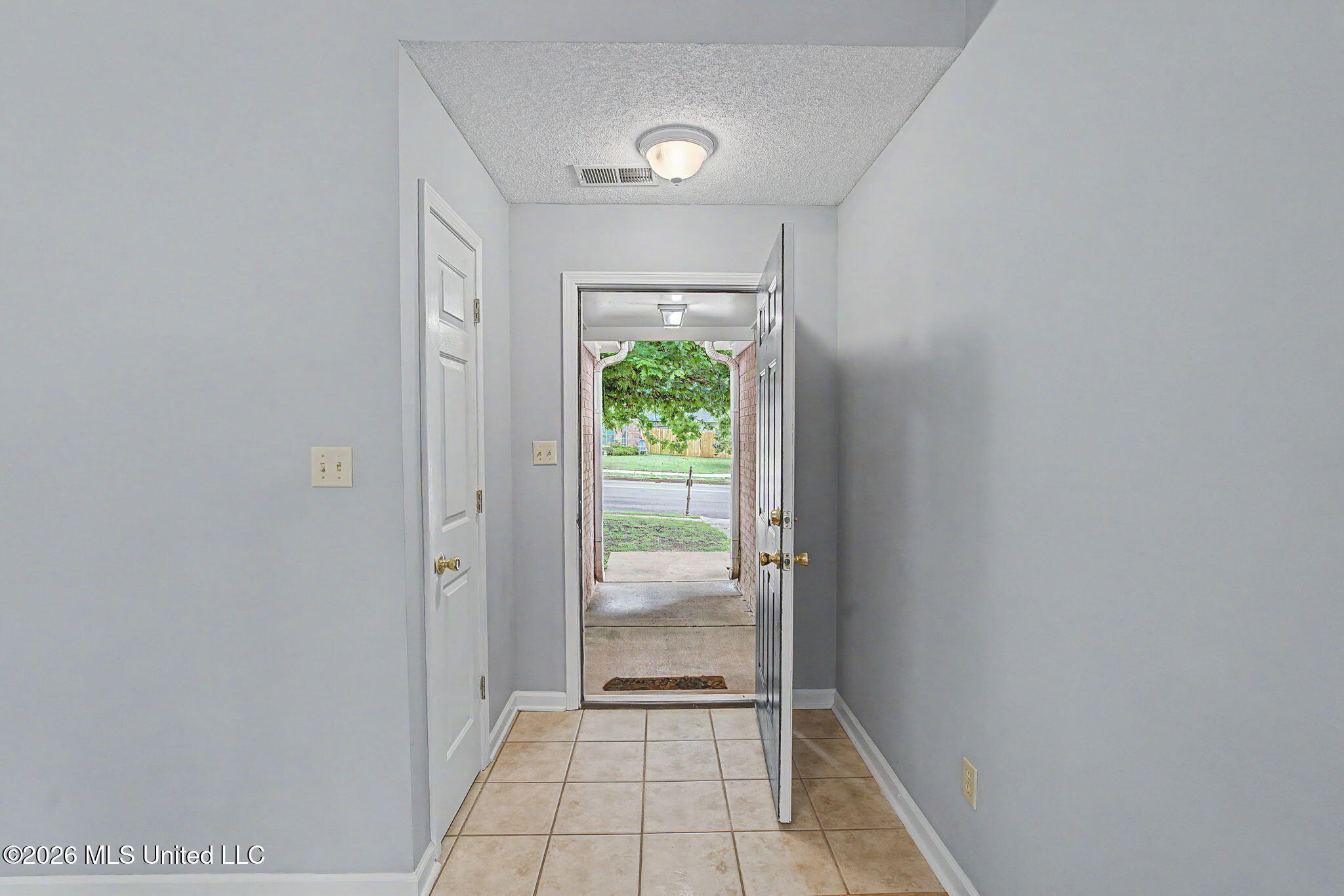 3145 Magnolia Drive Hernando, MS 38632 - Photo 12 of 40 5-web-or-mls-3145 Magnolia Dr-5