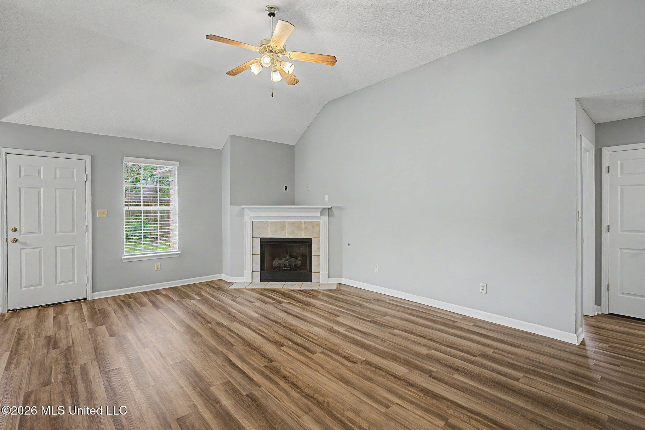 3145 Magnolia Drive Hernando, MS 38632 - Photo 13 of 40 Foyer