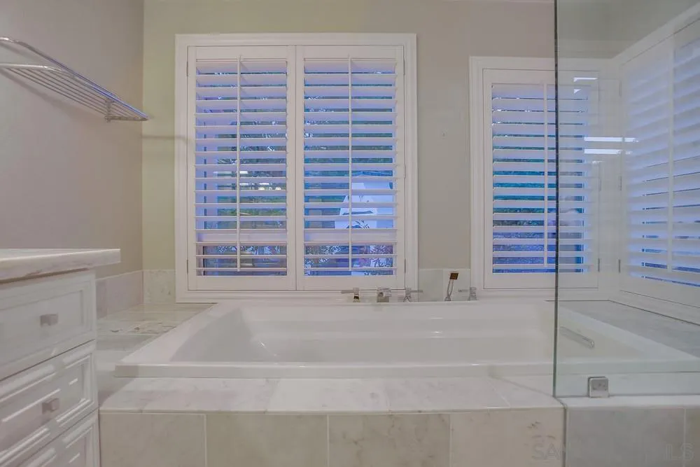 3534 Avenida Sierra Escondido, CA 92029 - Photo 19 of 38 a bathroom with a bathtub and a toilet