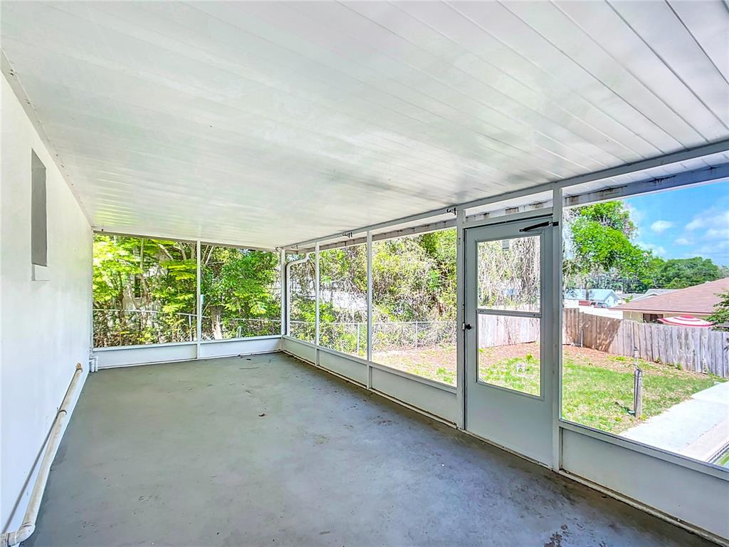 1406 Eden Drive Inverness, FL 34450 - Photo 31 of 41 a view of room with green walls